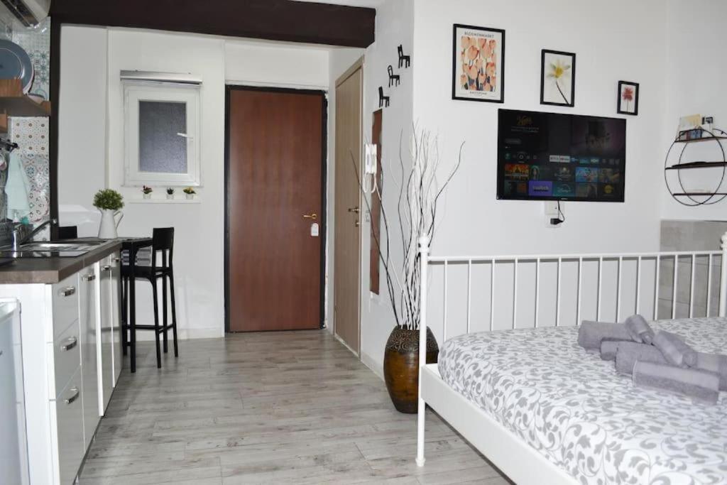 Casa Mya - Studio Flat Неаполь Экстерьер фото